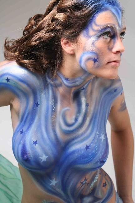 937 Bodypainting mit Adriana Joana Roeper